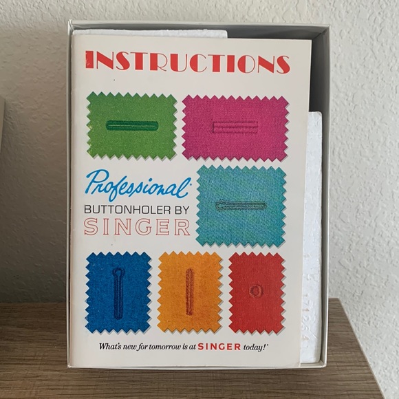 Vintage 1970 Professional Buttonholer by Singer - Picture 2 of 7